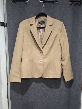 Kasper Women's Light Beige Notch Lapel Blazer